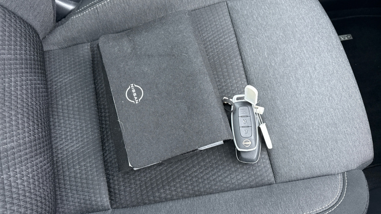 Nissan Qashqai 1.3 DiG-T MH N-Connecta [Glass Roof] 5dr Petrol Hatchback